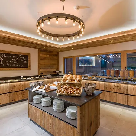 فندق Zur Post هينتيريس