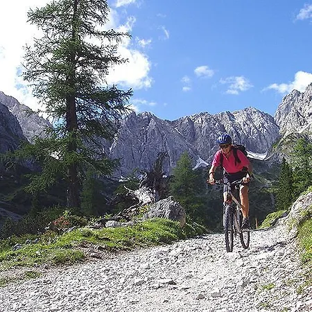 فندق Zur Post 3*